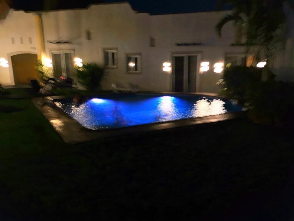 Hotel Canarios Cuernavaca Buitenkant foto