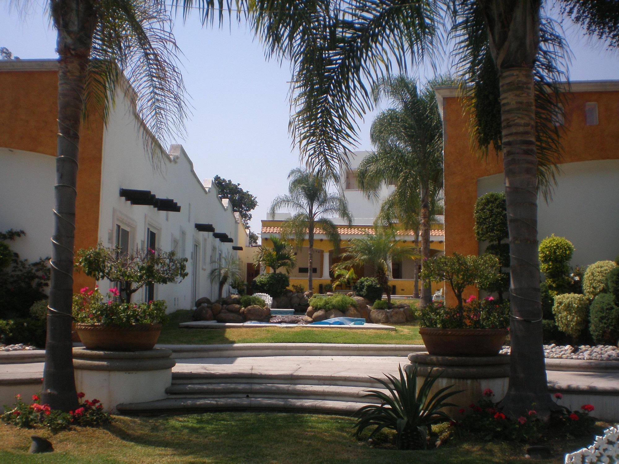 Hotel Canarios Cuernavaca Buitenkant foto